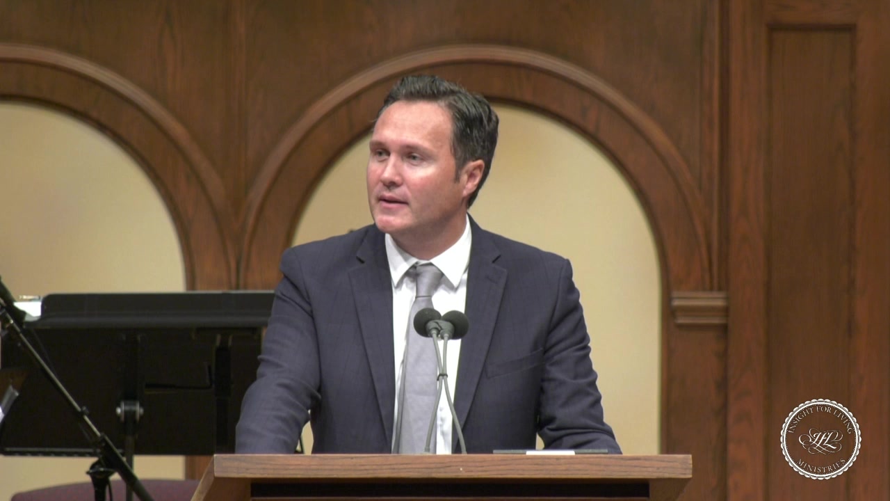 Dr. Jonathan Murphy in pulpit 20191103
