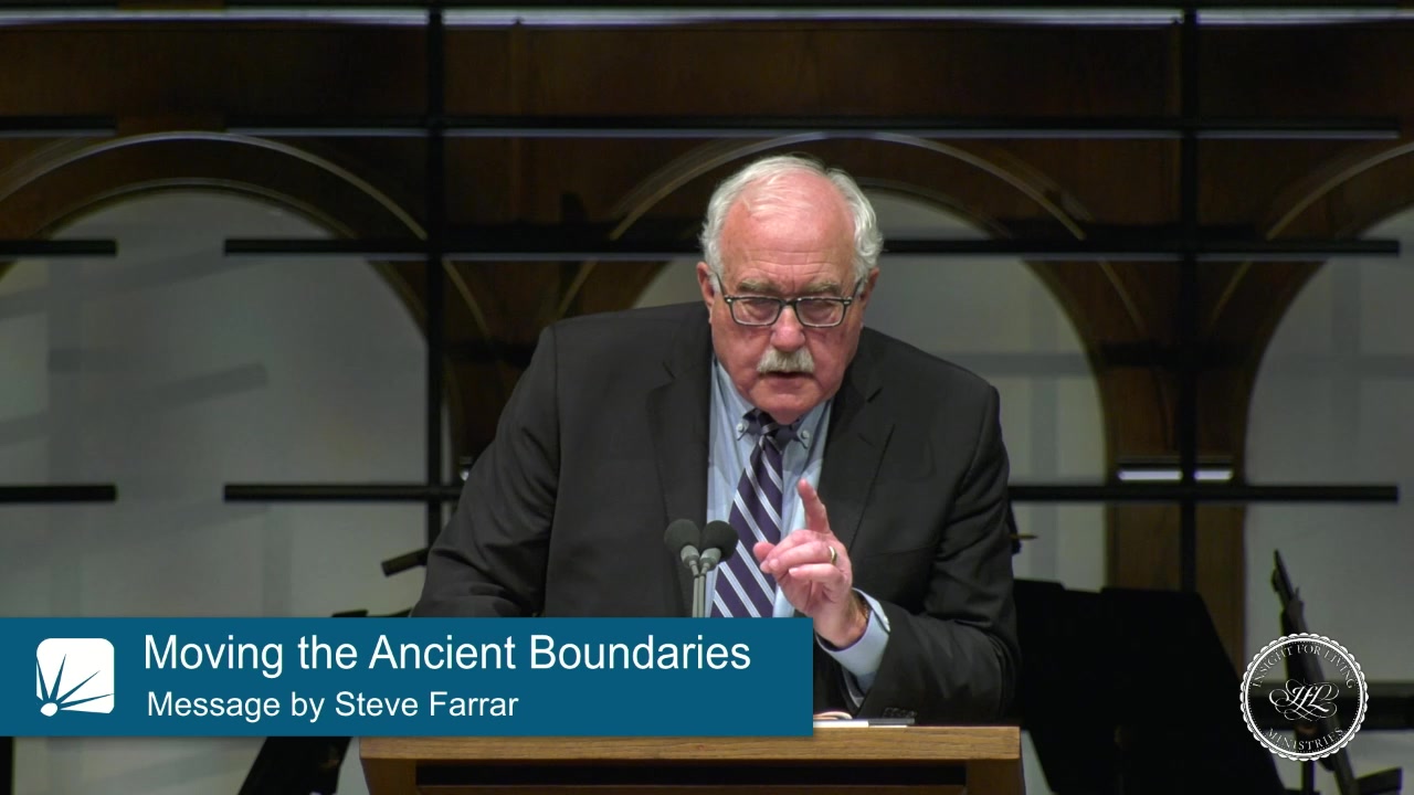 Dr. Steve Farrar in pulpit 20200301